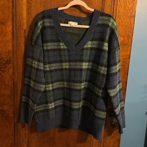Aeropostale Navy and Green Plaid Oversized V Neck Sweater Size M